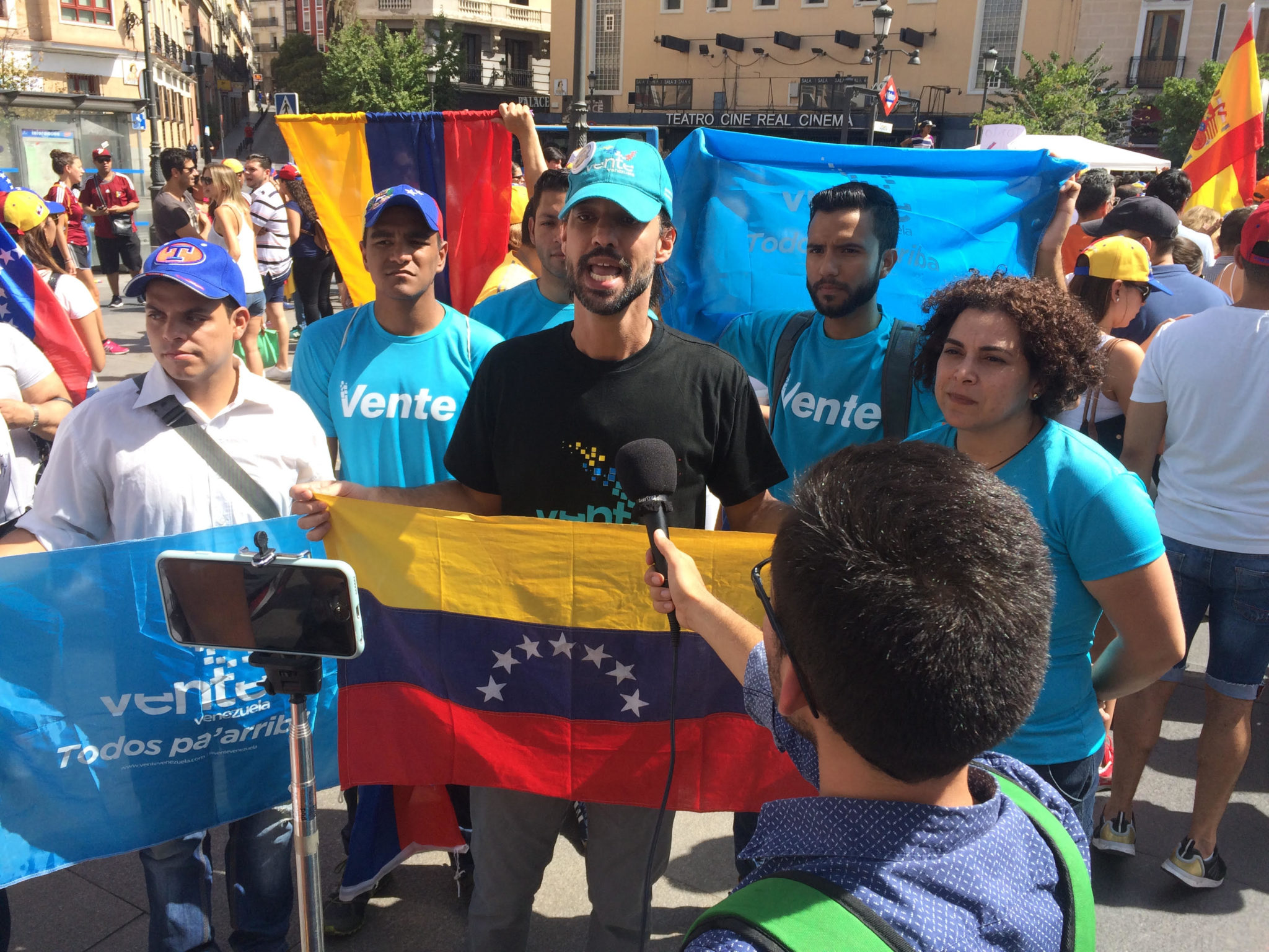 Ventezolanos en España: Condiciones están dadas para que Maduro salga del poder