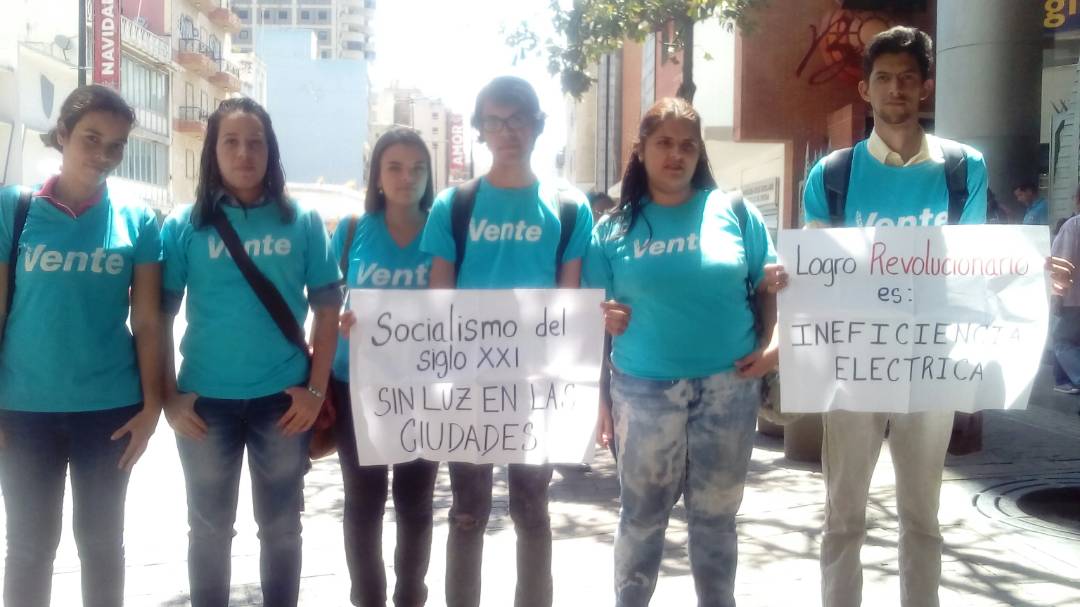 Jóvenes de Vente Venezuela en Caracas denuncia fallas eléctricas en la capital